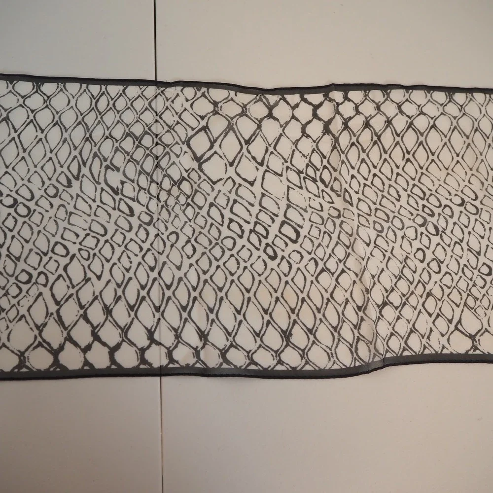 Anne Klein 100% Silk Scarf Oblong Black & White Geometric Animal Print 11" x 53" - Picture 4 of 10